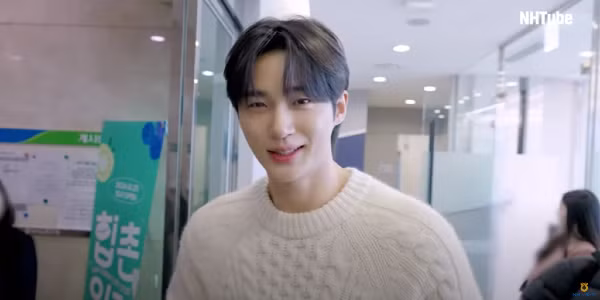 Byun Woo Seok đã tham gia chương trình Have a Rice Day! được tải lên kênh YouTube chính thức của Ngân hàng NH Nonghyup là NH Tube, hiện có hơn 10 triệu lượt xem. NH Nonghyup của Byun Woo Seok cùng với Hana của Lim Young Woong đang hướng đến mục tiêu giành 'Nút vàng' đầu tiên trên YouTube dành cho ngành ngân hàng. Các hoạt động quảng cáo gần đây của Byun Woo Seok, với hình ảnh chân thực và đáng tin cậy, đã tạo được tiếng vang lớn với người tiêu dùng, củng cố vị thế của anh như một nhân vật hàng đầu trong lĩnh vực đại diện thương hiệu.