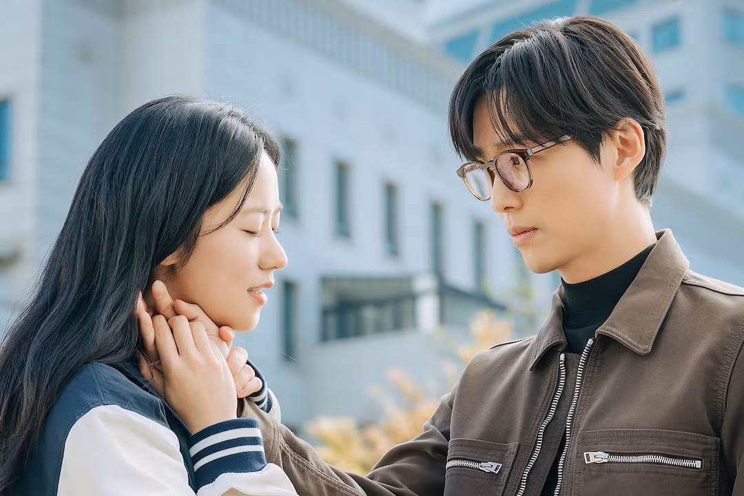 Phim phát sóng vào thứ Sáu và Bảy hàng tuần lúc 9:50 tối KST trên SBS bắt đầu từ 13/6.