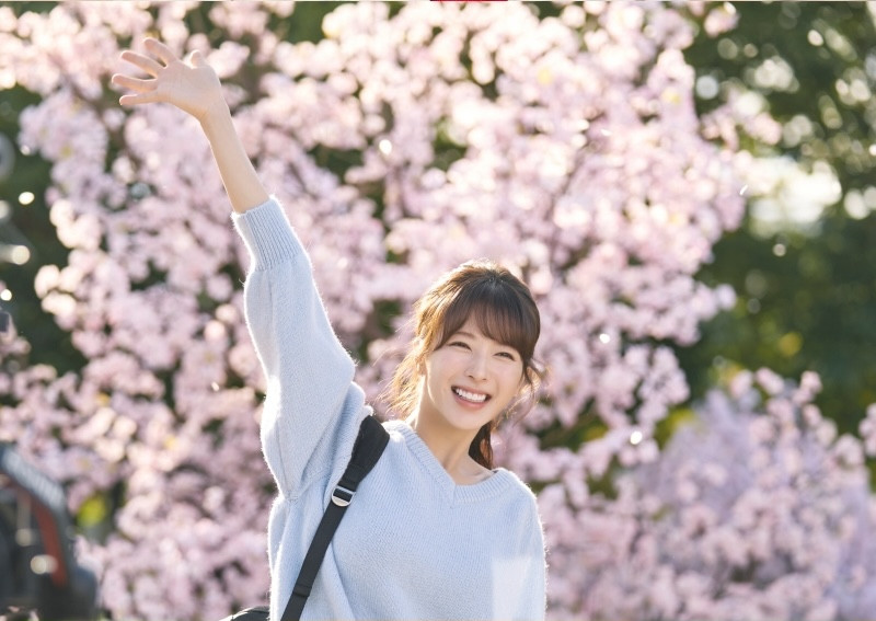 Trong phim, Roh Jeong Eui hóa thân thành Ban Hee Jin, một sinh viên giỏi nhất khoa điêu khắc tại Đại học Yein, người được đặt biệt danh trìu mến là "Bunny". Cô duy trì thành tích học tập xuất sắc của mình nhờ tài năng bẩm sinh về nghề thủ công, được thừa hưởng từ cha mẹ, và chính khiếu thẩm mỹ khiến cô không thể cưỡng lại được trước cái đẹp. Khiếu thẩm mỹ nhạy bén của Hee Jin cũng phát huy tác dụng trong đời sống tình cảm của cô. Tuy nhiên, những trải nghiệm trong quá khứ về tình yêu đã để lại cho cô một quá khứ đen tối khó quên và cái mác "kẻ mới vào nghề trong tình yêu". Trong phim, Roh Jeong Eui hóa thân thành Ban Hee Jin, một sinh viên giỏi nhất khoa điêu khắc tại Đại học Yein, người được đặt biệt danh trìu mến là "Bunny". Cô duy trì thành tích học tập xuất sắc của mình nhờ tài năng bẩm sinh về nghề thủ công, được thừa hưởng từ cha mẹ, và chính khiếu thẩm mỹ khiến cô không thể cưỡng lại được trước cái đẹp. Khiếu thẩm mỹ nhạy bén của Hee Jin cũng phát huy tác dụng trong đời sống tình cảm của cô. Tuy nhiên, những trải nghiệm trong quá khứ về tình yêu đã để lại cho cô một quá khứ đen tối khó quên và cái mác "kẻ mới vào nghề trong tình yêu".