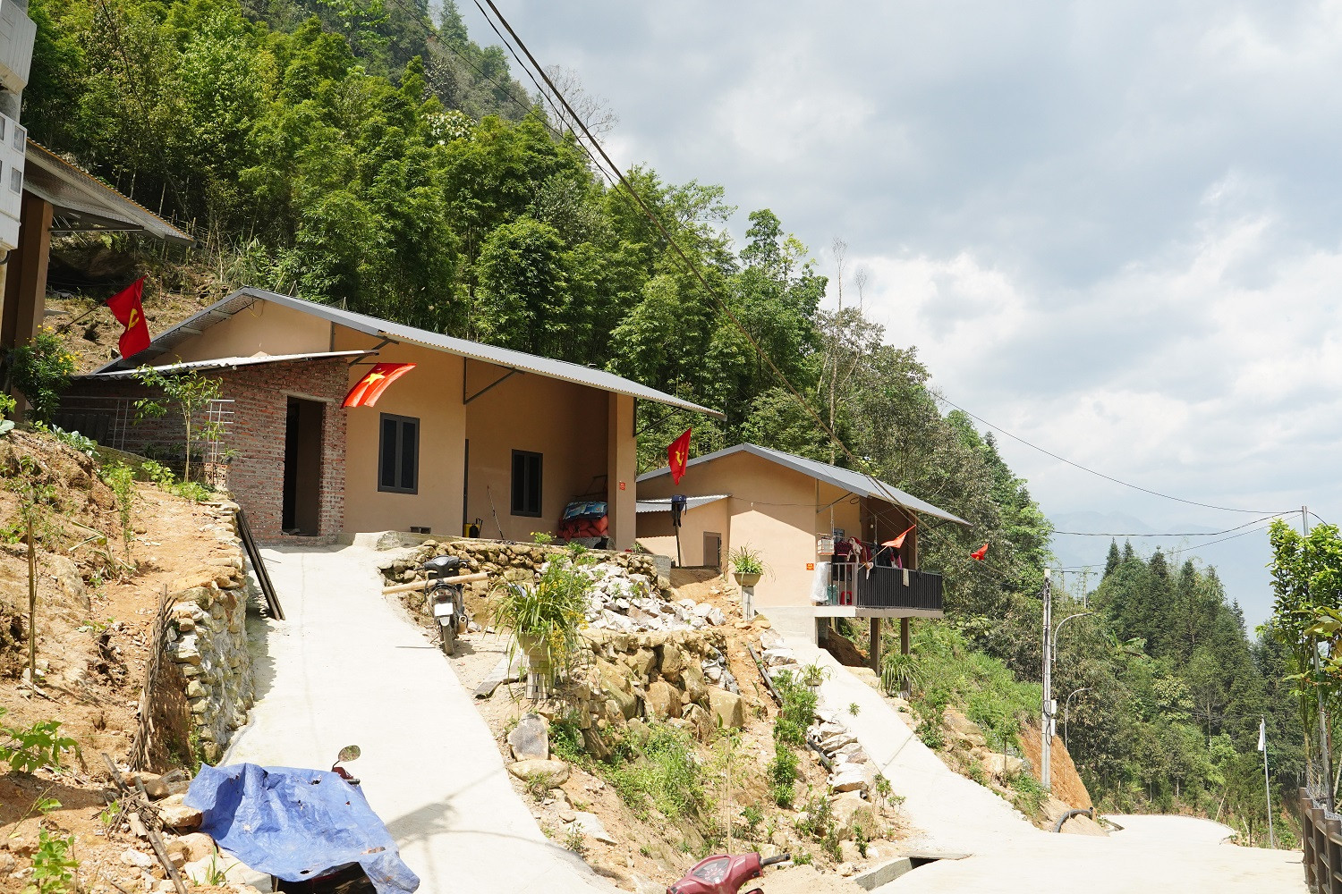 Khu dân cư Đồi Gianh – nơi có 28 căn nhà tái định cư mới được hoàn thành Khu dân cư Đồi Gianh – nơi có 28 căn nhà tái định cư mới được hoàn thành