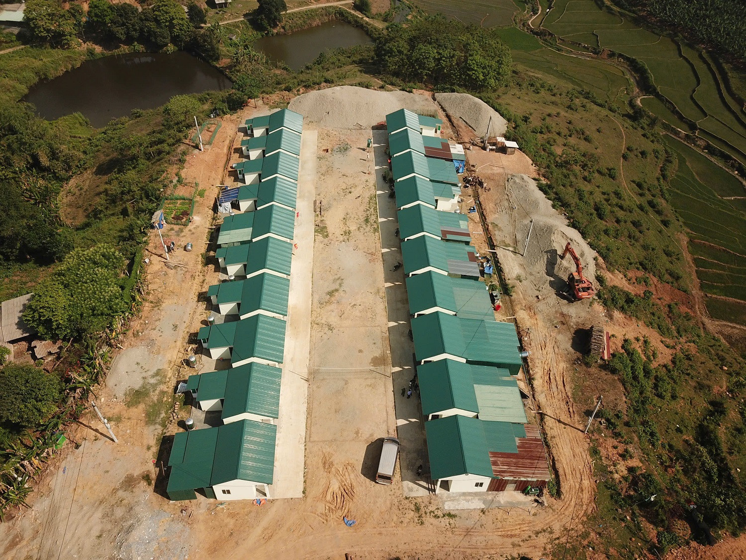 Làng Thanh niên - tên gọi của khu tái định cư vừa mới hình thành sau bão Yagi có 37 căn nhà. Làng Thanh niên - tên gọi của khu tái định cư vừa mới hình thành sau bão Yagi có 37 căn nhà.