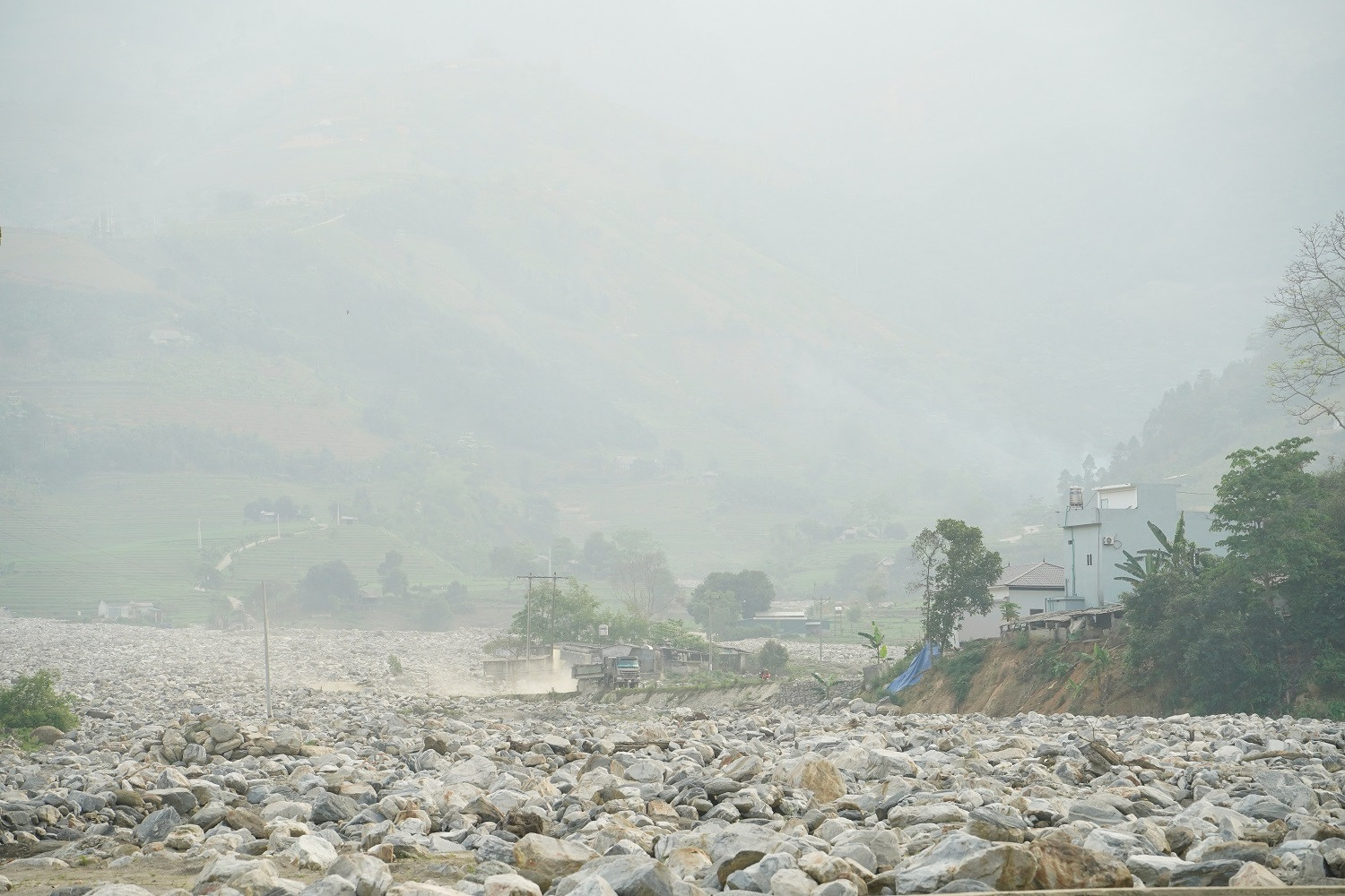 Cánh đống đá ở Trịnh Tường (Bát Xát) sau bão số 3. Cánh đống đá ở Trịnh Tường (Bát Xát) sau bão số 3.