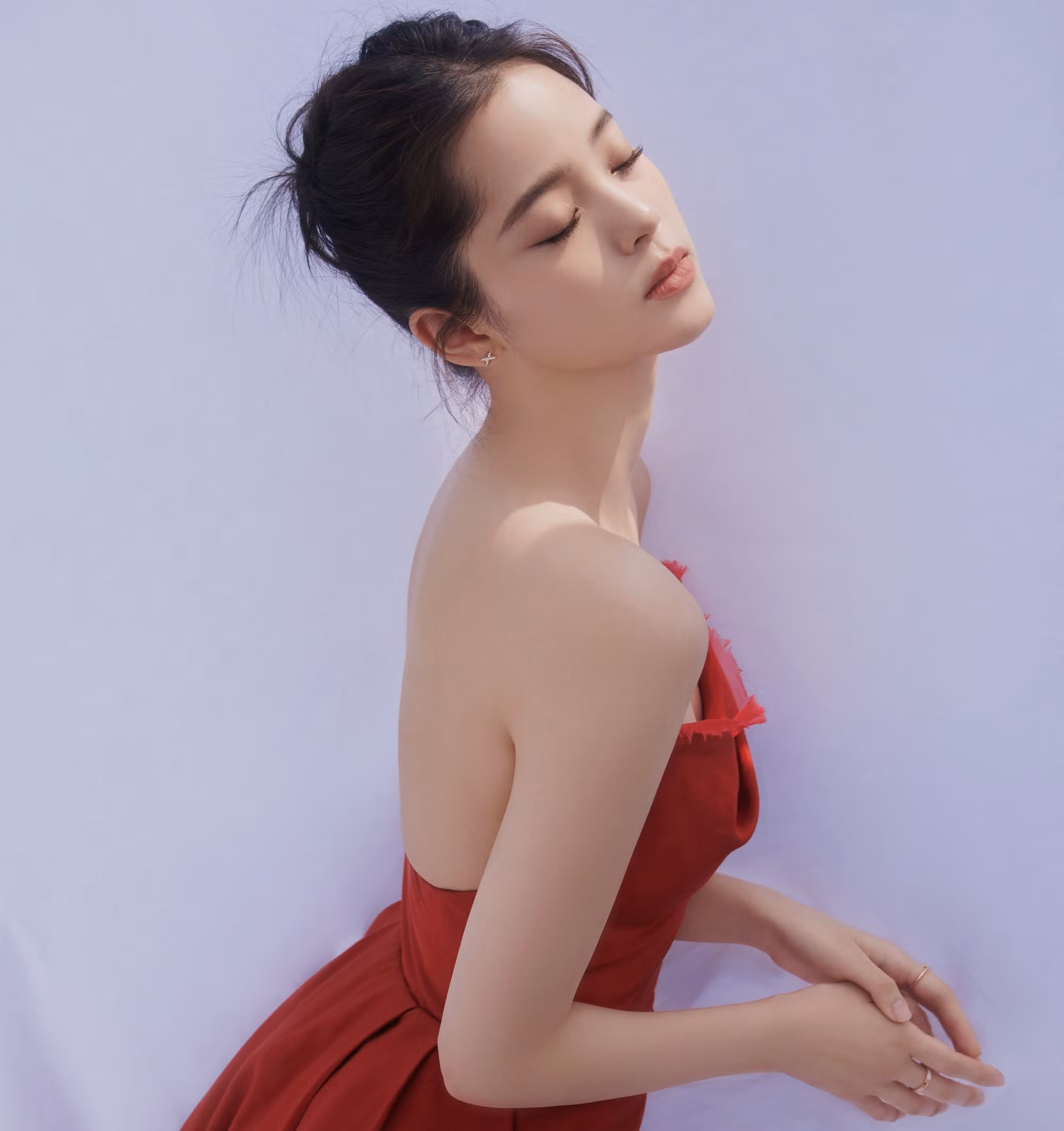 Âu Dương Na Na yêu nhanh hẹn hò nhiều. Âu Dương Na Na yêu nhanh hẹn hò nhiều.