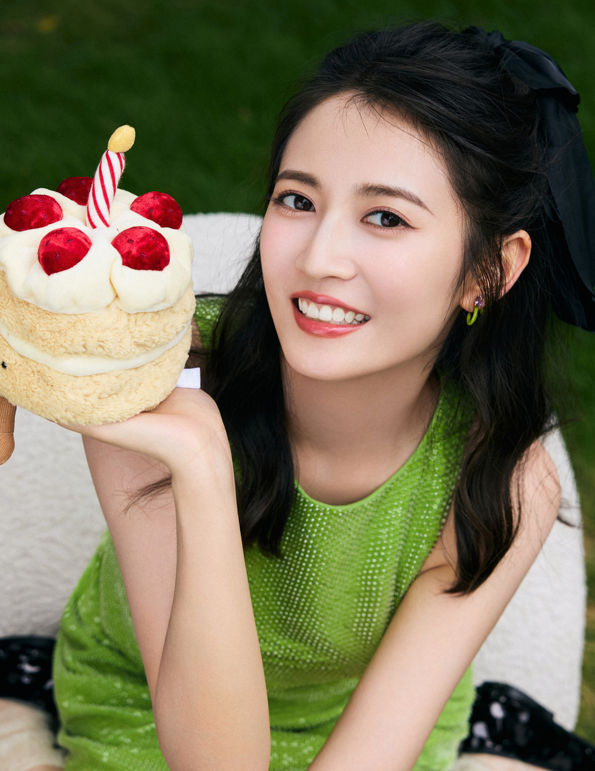 Trần Ngọc Kỳ trẻ trung xinh đẹp hơn độ tuổi 32, nhưng diễn xuất của cô quá nhạt nhòa. Trần Ngọc Kỳ trẻ trung xinh đẹp hơn độ tuổi 32, nhưng diễn xuất của cô quá nhạt nhòa.