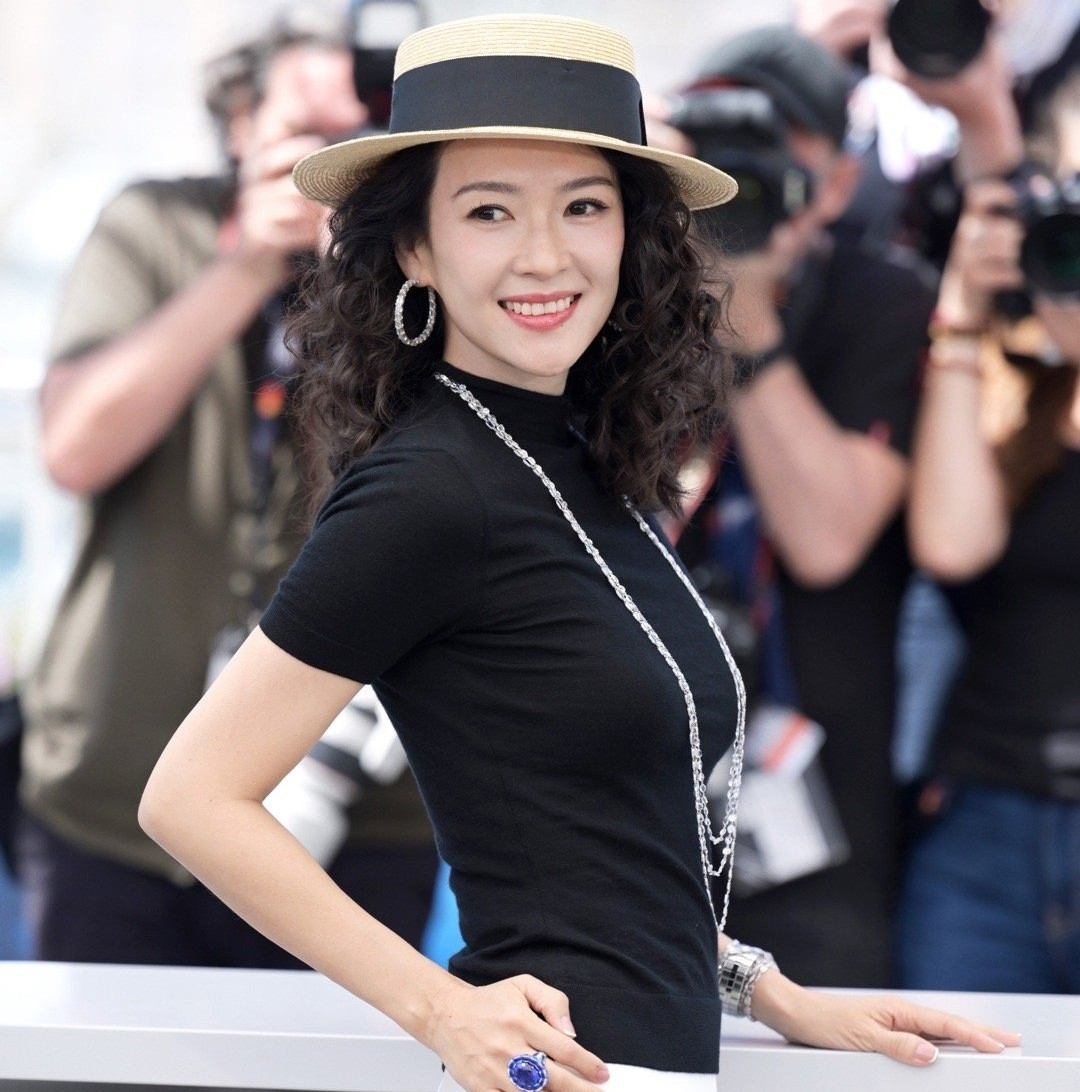 Chương Tử Di chứng minh vị thế ngôi sao số 1 Trung Quốc tại LHP Cannes lần thứ 77.