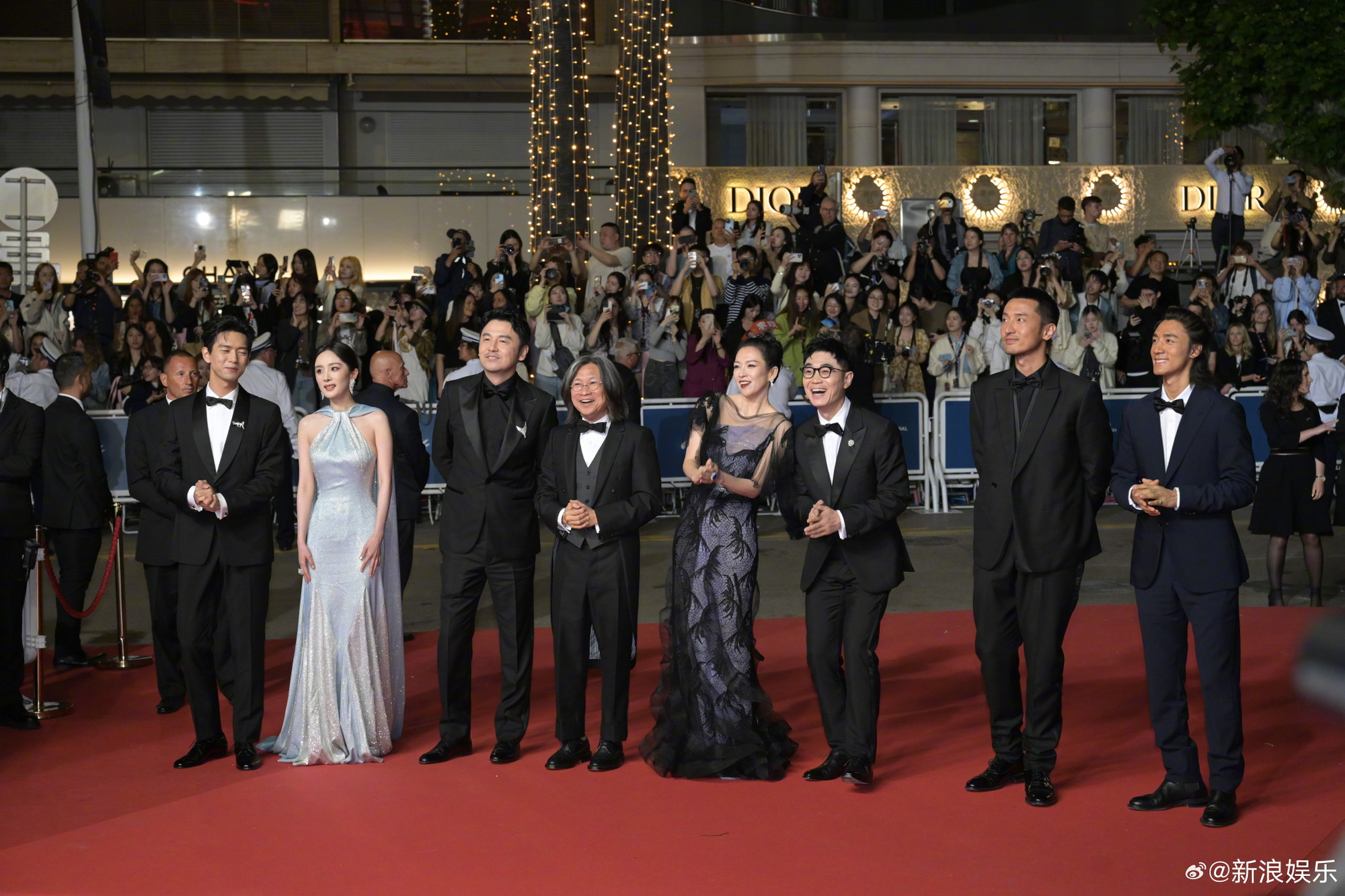 Dương Mịch nhận chỉ trích vì mặc váy sáng màu. Dương Mịch nhận chỉ trích vì mặc váy sáng màu.