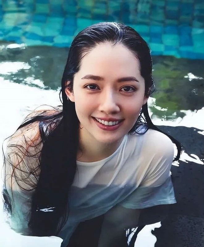 Quách Bích Đình được ủng hộ khi quay trở lại với nghệ thuật. Quách Bích Đình được ủng hộ khi quay trở lại với nghệ thuật.