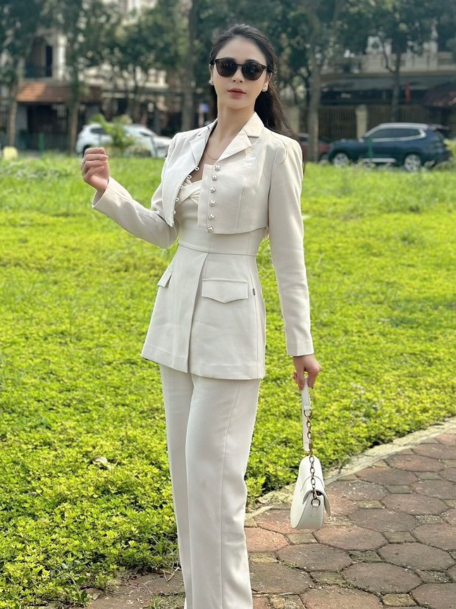 Phong cách thời trang của Ngân Hà kém sắc so với &quot;tiểu tam&quot; An Nhiên.