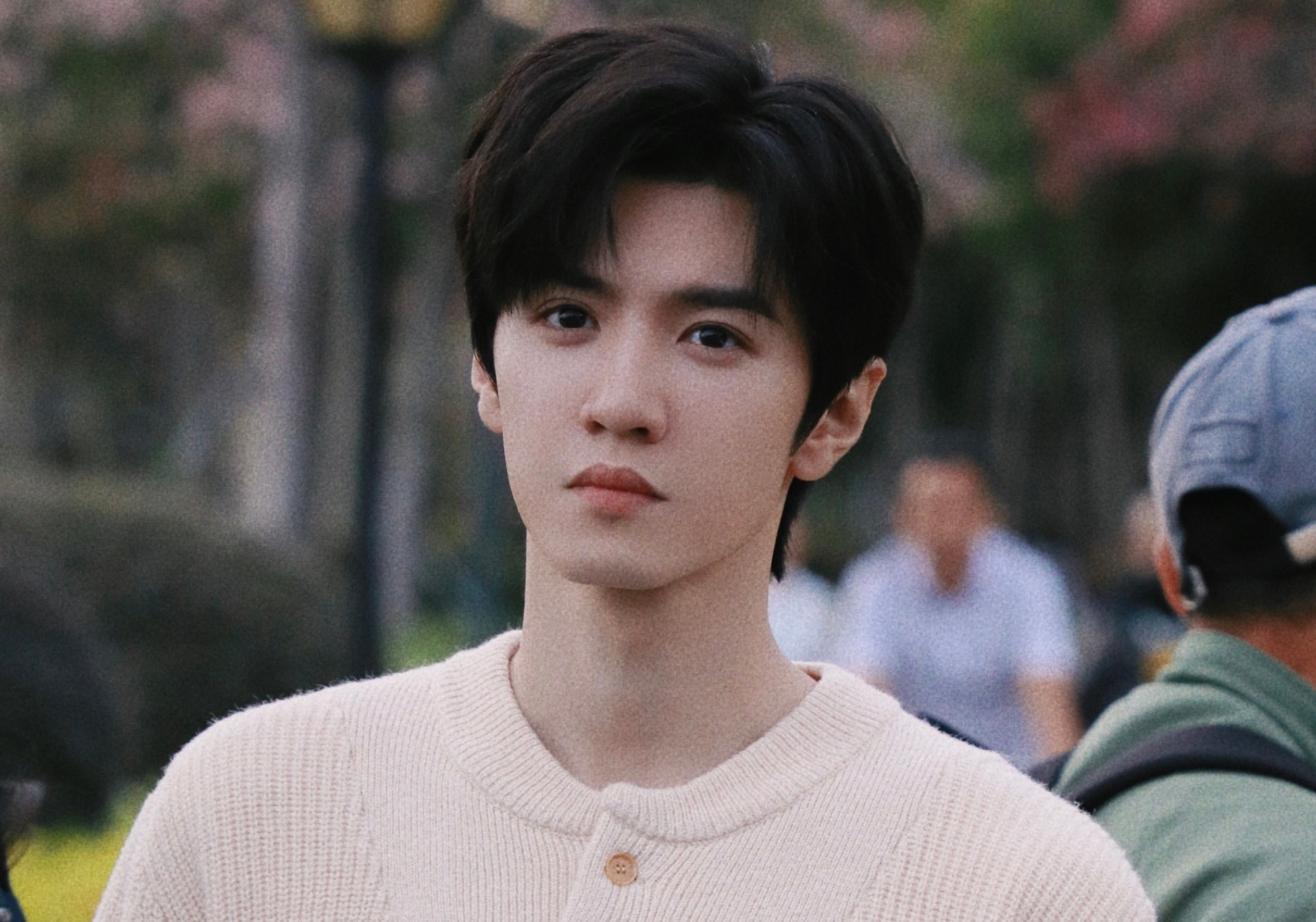 Trần Triết Viễn được nền tảng iQiYi dốc lòng lăng xê, do đó chèn ép Cúc Tịnh Y trong phim Tiên kiếm 4.