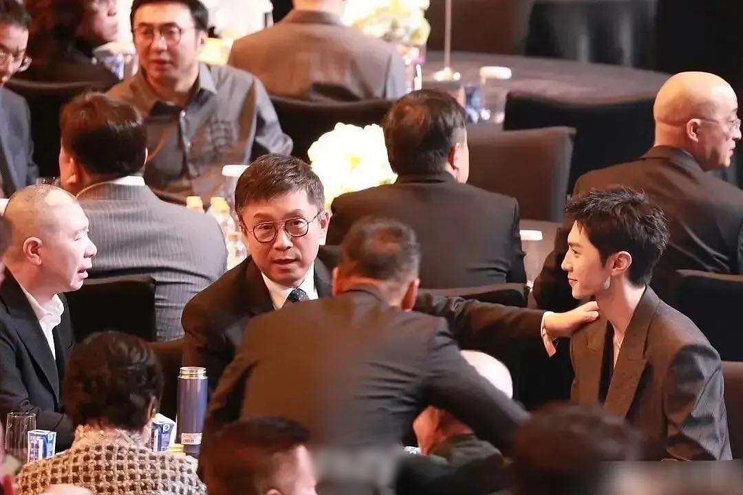 Trần Triết Viễn được nền tảng iQiYi dốc lòng lăng xê, do đó chèn ép Cúc Tịnh Y trong phim Tiên kiếm 4.