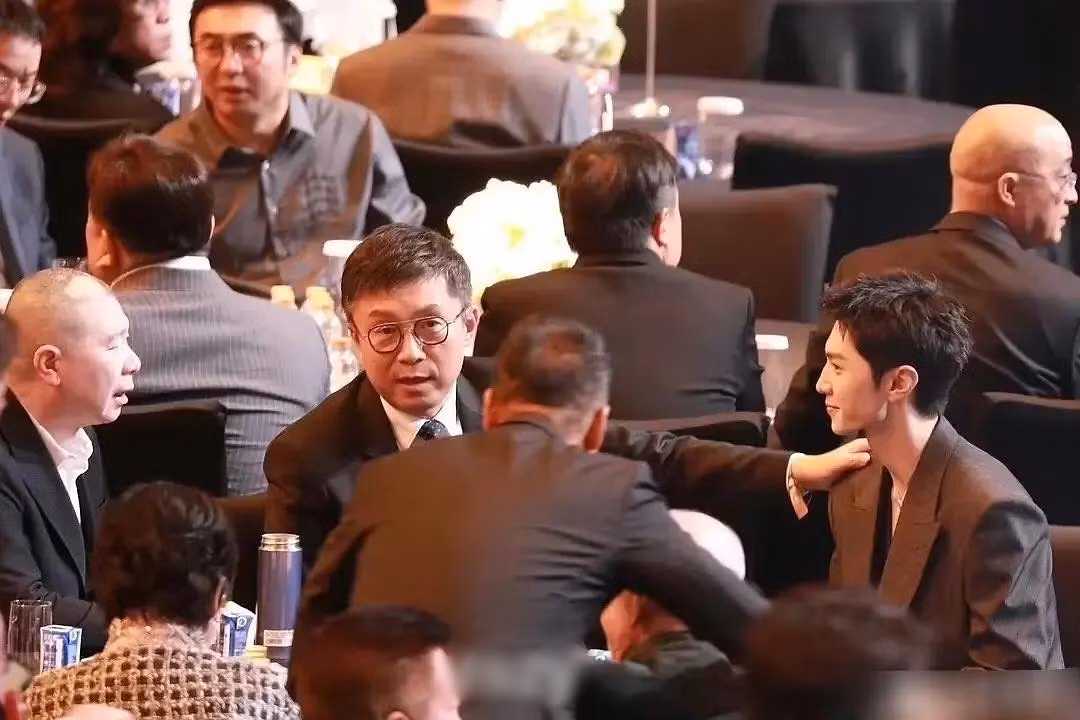 Trần Triết Viễn được nền tảng iQiYi dốc lòng lăng xê, do đó chèn ép Cúc Tịnh Y trong phim Tiên kiếm 4.