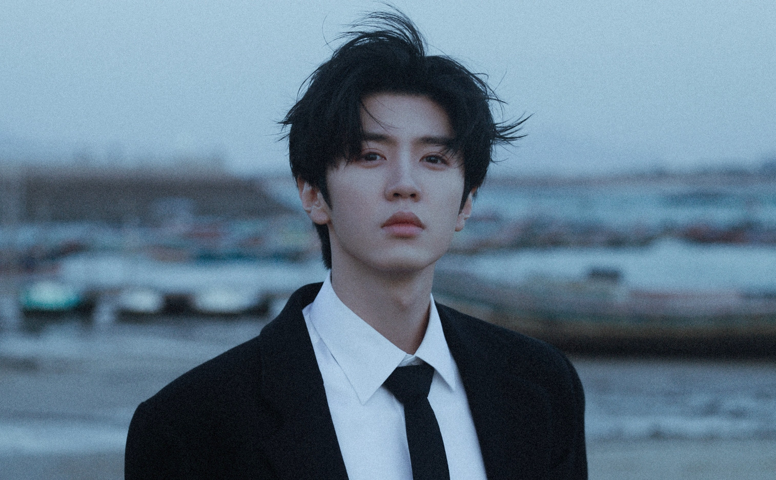 Trần Triết Viễn được nền tảng iQiYi dốc lòng lăng xê, do đó chèn ép Cúc Tịnh Y trong phim Tiên kiếm 4.