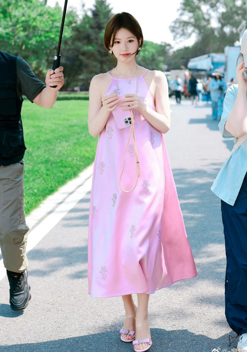 Triệu Lộ Tư biết cách gây chú ý nên phim của cô có thể chất lượng thấp nhưng thành tích không tệ.