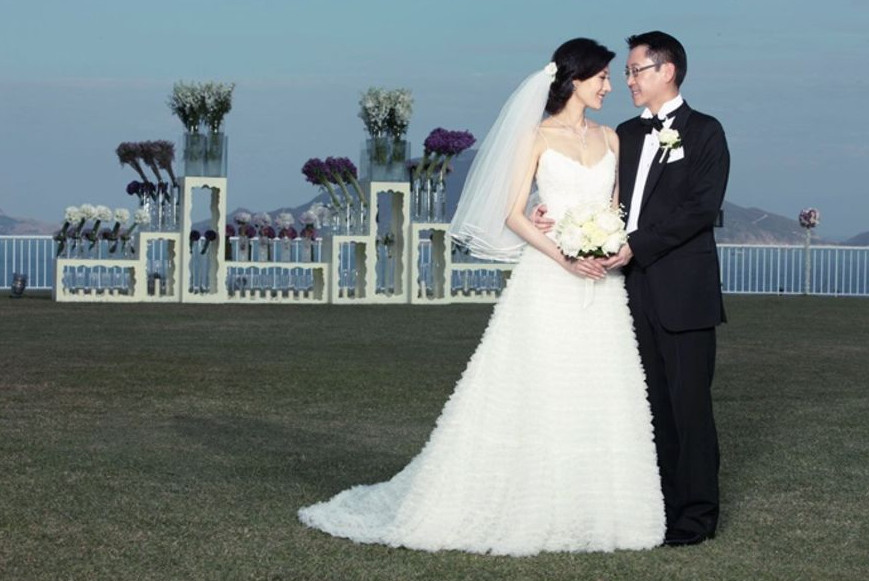 Biệt thự rộng lớn nhìn ra biển mà Lý Gia Hân và chồng con đang sống. Biệt thự rộng lớn nhìn ra biển mà Lý Gia Hân và chồng con đang sống.