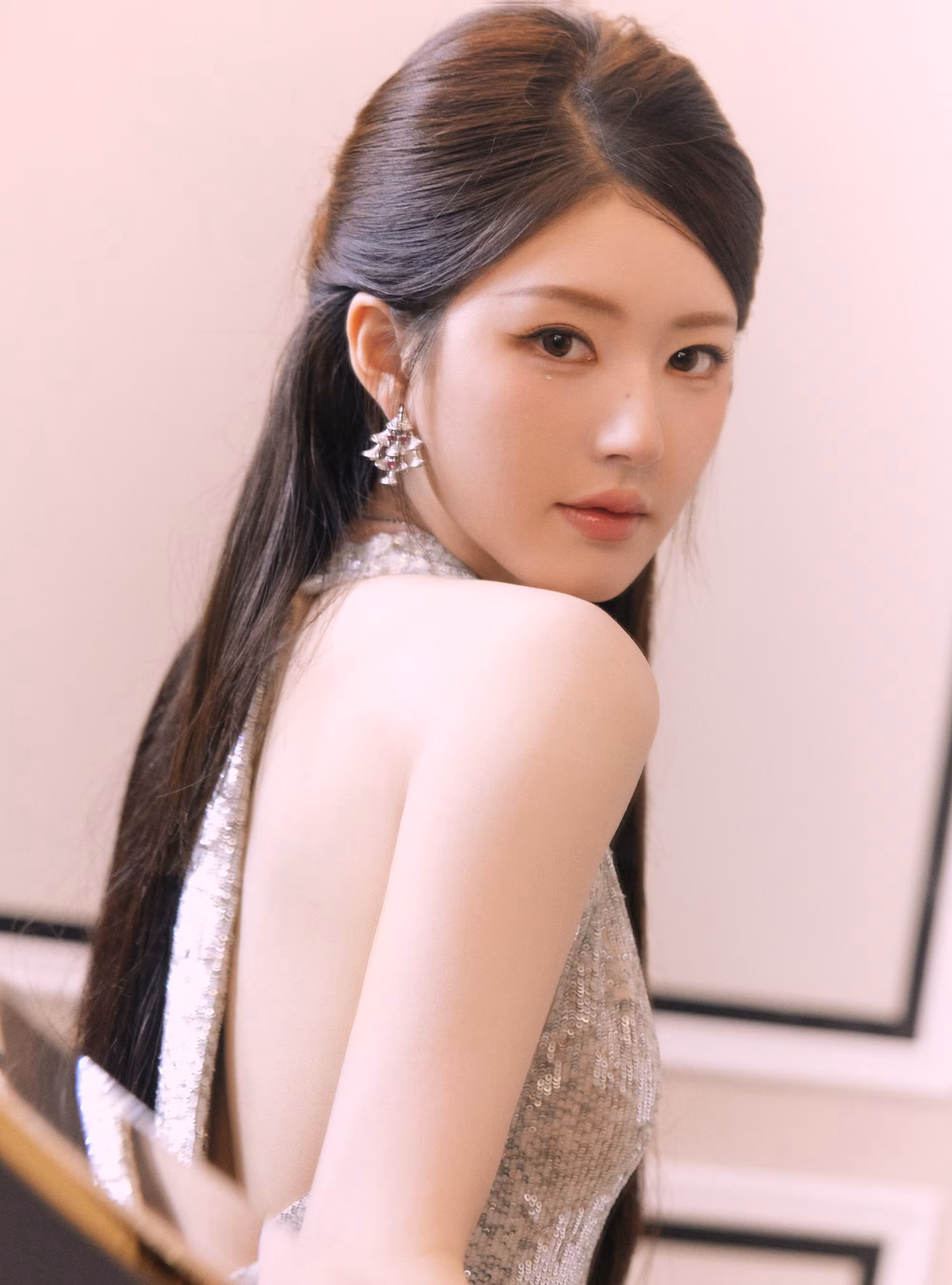 Triệu Lộ Tư là con gái cưng của nhà sản xuất Tencent Video.