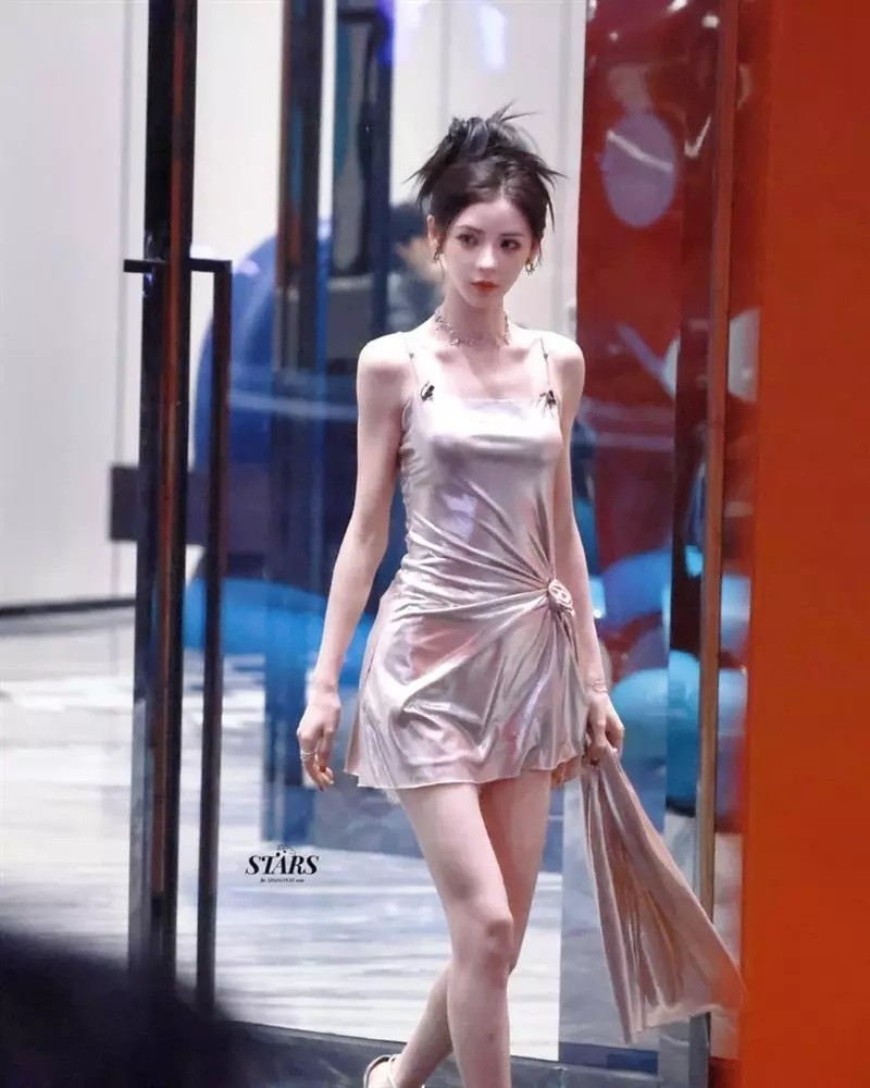 Nhiều chị đẹp xứ Trung cũng nuôi hy vọng tỏa sáng trong show Tỷ tỷ đạp gió rẽ sóng 5. Nhiều chị đẹp xứ Trung cũng nuôi hy vọng tỏa sáng trong show Tỷ tỷ đạp gió rẽ sóng 5.