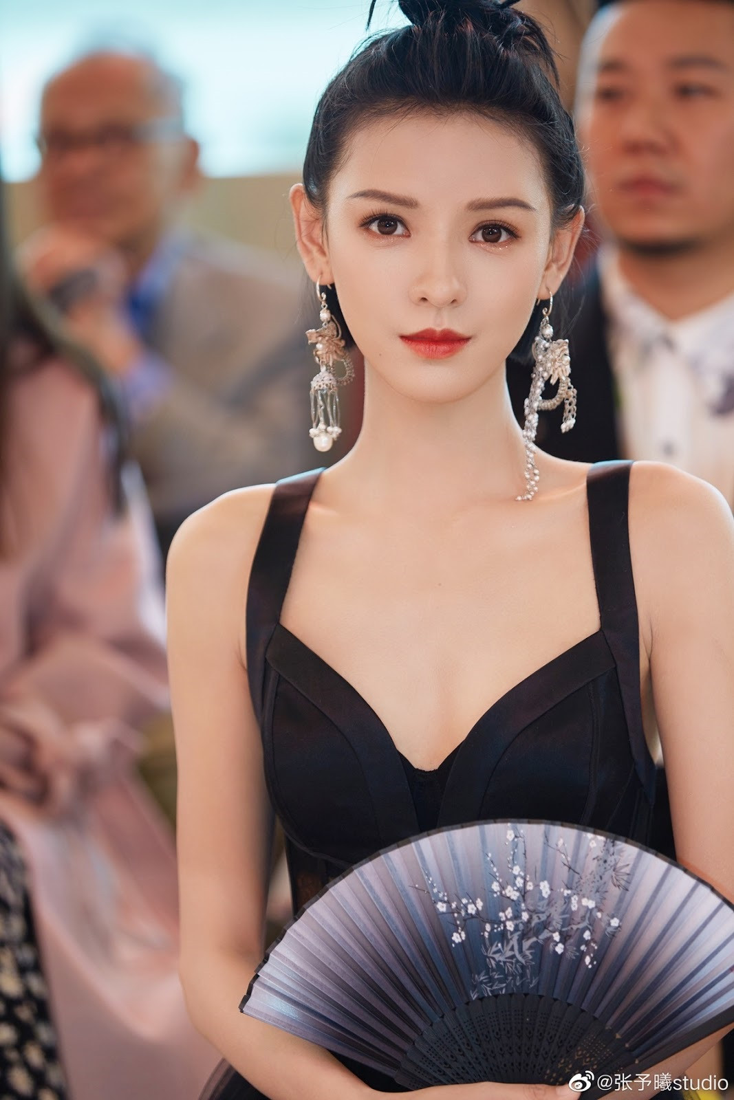 Nhiều chị đẹp xứ Trung cũng nuôi hy vọng tỏa sáng trong show Tỷ tỷ đạp gió rẽ sóng 5. Nhiều chị đẹp xứ Trung cũng nuôi hy vọng tỏa sáng trong show Tỷ tỷ đạp gió rẽ sóng 5.