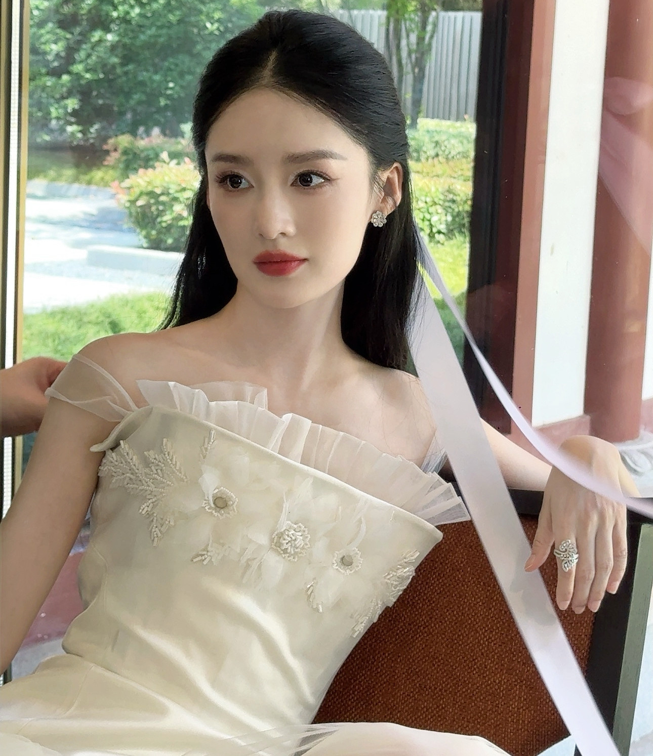 Lý Thấm nhạt tới mức dù đóng trong siêu phẩm truyền hình, cũng chẳng ai coi trọng cô. Lý Thấm nhạt tới mức dù đóng trong siêu phẩm truyền hình, cũng chẳng ai coi trọng cô.