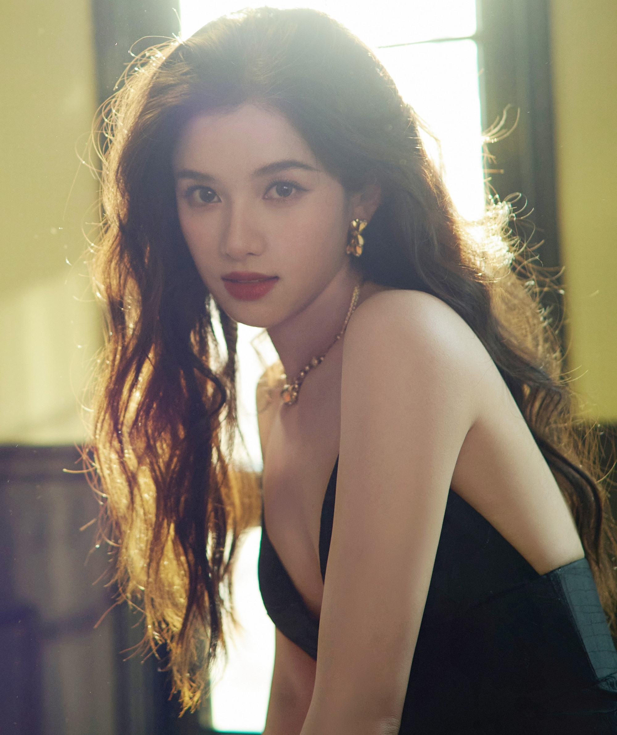 Trương Tịnh Nghi sự nghiệp thuận lợi vì là học trò cưng của Châu Tấn, Trần Khôn.