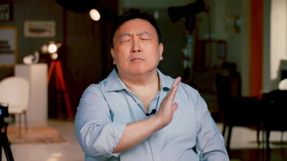 Vương Tinh tức giận kể lại sự vô ơn, thiếu chuyên nghiệp của Châu Tinh Trì. Vương Tinh tức giận kể lại sự vô ơn, thiếu chuyên nghiệp của Châu Tinh Trì.