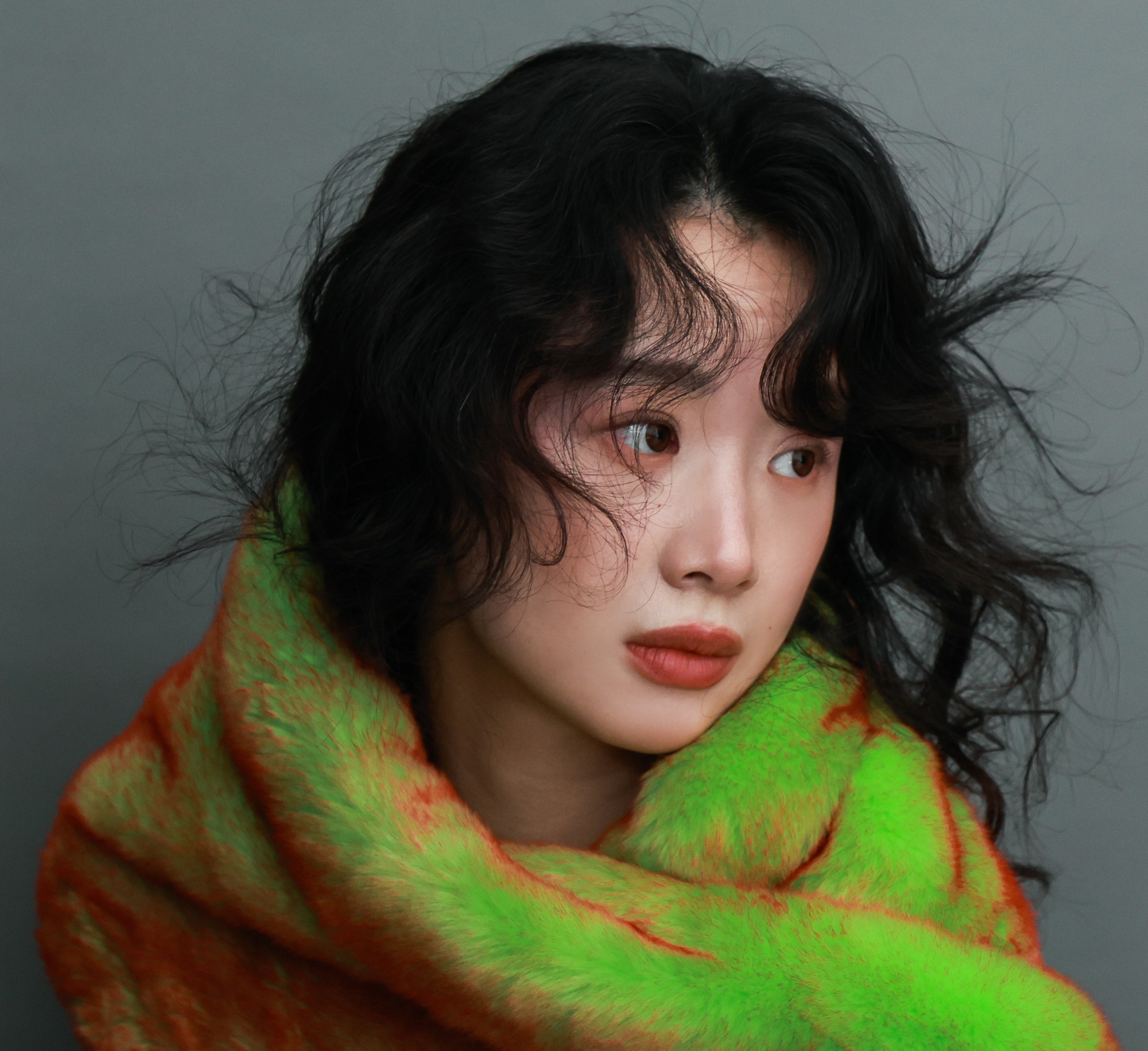 Lý Mộng sinh năm 1992, tốt nghiệp chính quy về diễn xuất tại Học viện Điện ảnh Bắc Kinh.