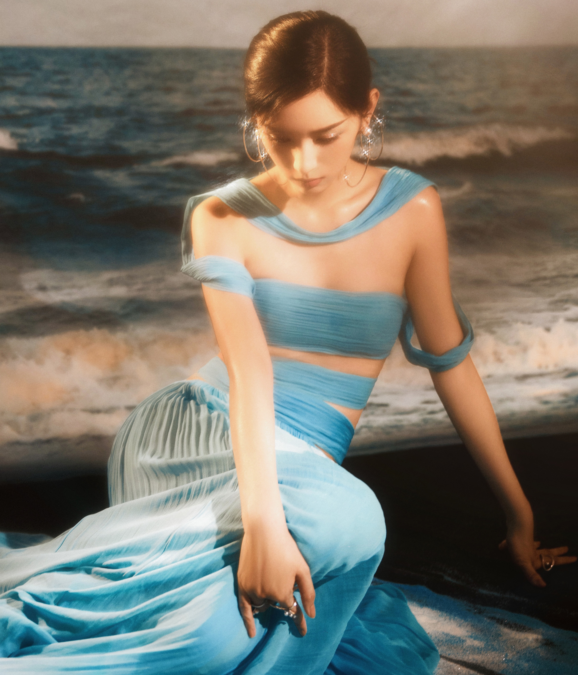 Châu Dã mặc trang phục từ BST Ready-to-Wear mùa xuân 2024 của NTK Công Trí.