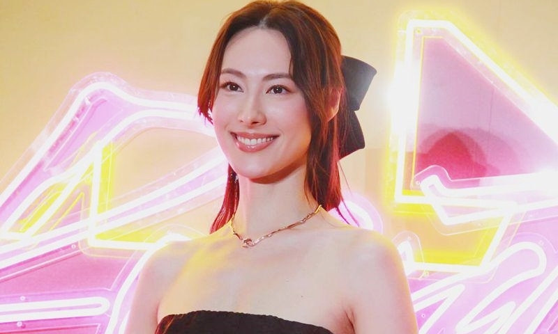 Lương Lạc Thi sống trong dinh thự gỗ đỏ biệt lập trên núi. Lương Lạc Thi sống trong dinh thự gỗ đỏ biệt lập trên núi.