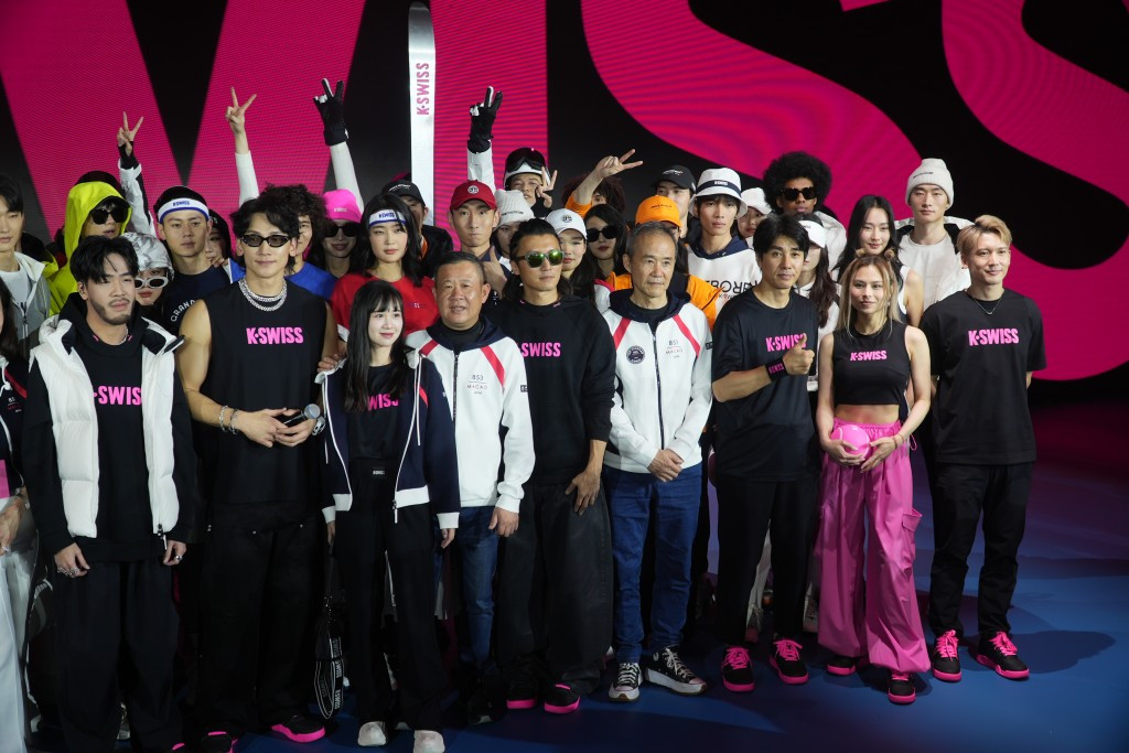 Tạ Đình Phong là cha nuôi của Đinh Gia Mẫn, con gái tỷ phú Xtep Đinh Thủy Ba.