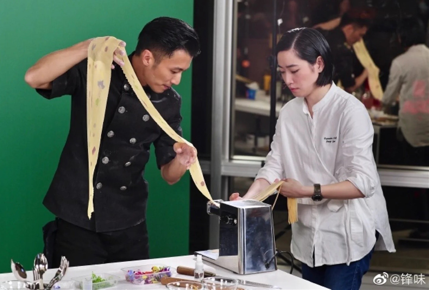 Theo Sohu, Tạ Đình Phong tự thành lập vương quốc ẩm thực của riêng mình với những thương hiệu ăn khách.