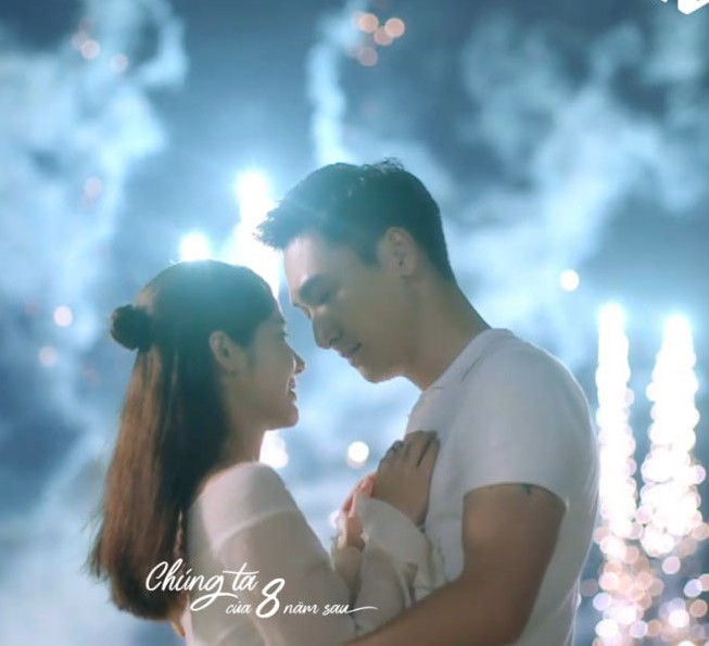 Mạnh Trường và Huyền Lizzie bị nhận xét là không có cảm xúc khi diễn cảnh hẹn hò, tán tỉnh nhau. Tuy nhiên, những tập cuối, khán giả bội thực với cảnh ôm hôn và lời thoại sến súa của hai nhân vật.