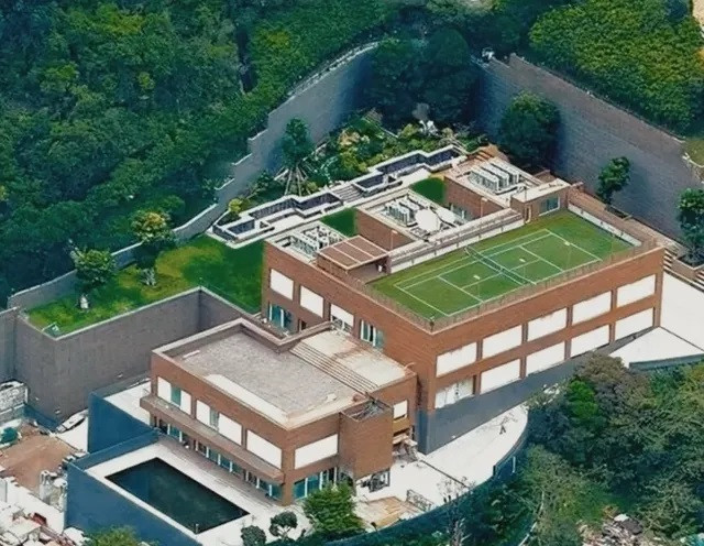 Lâm Thanh Hà được chồng tặng biệt thự đắt giá nhân dịp bà tròn 60 tuổi và kỷ niệm 20 năm hôn nhân. Lâm Thanh Hà được chồng tặng biệt thự đắt giá nhân dịp bà tròn 60 tuổi và kỷ niệm 20 năm hôn nhân.