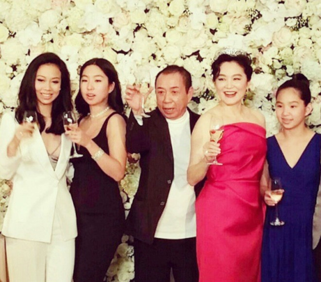 Lâm Thanh Hà được chồng tặng biệt thự đắt giá nhân dịp bà tròn 60 tuổi và kỷ niệm 20 năm hôn nhân. Lâm Thanh Hà được chồng tặng biệt thự đắt giá nhân dịp bà tròn 60 tuổi và kỷ niệm 20 năm hôn nhân.