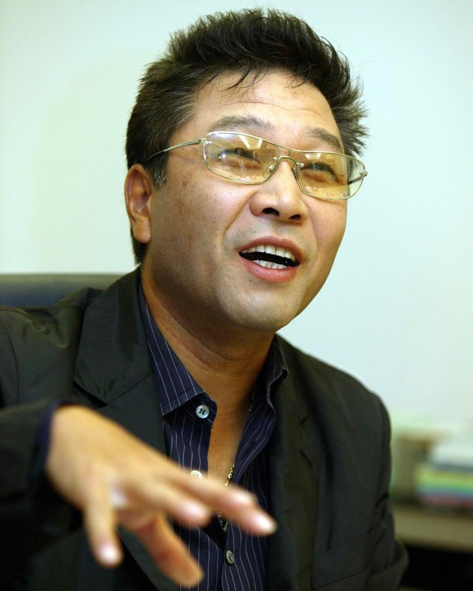 Lee Soo Man và HOT - nhóm nhạc thần tượng nổi tiếng thế hệ đầu của Kpop. Lee Soo Man và HOT - nhóm nhạc thần tượng nổi tiếng thế hệ đầu của Kpop.