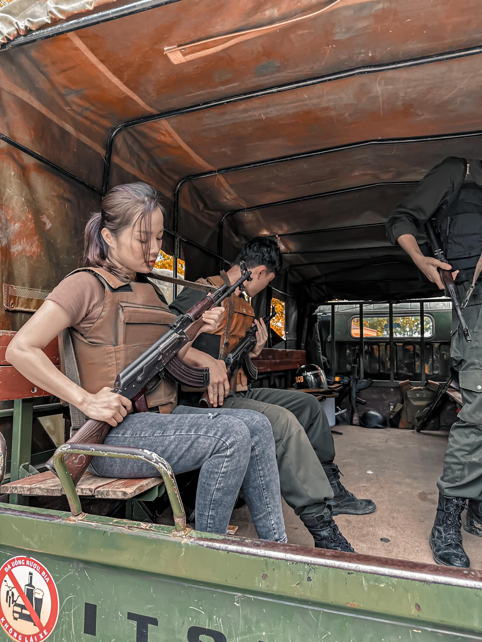 Minh Hương trong Đội điều tra số 7.