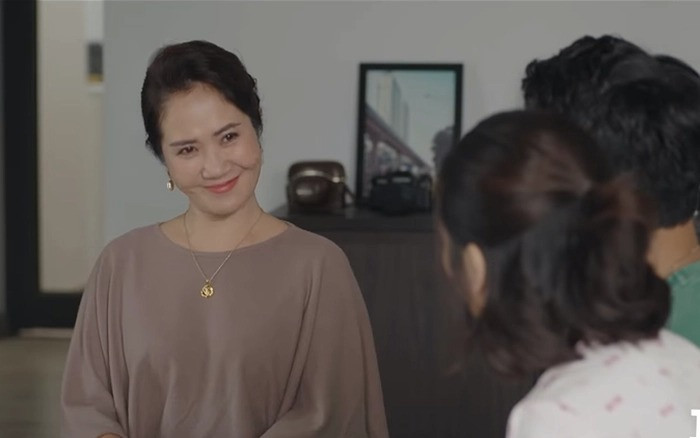 Thay vì sự chì chiết, đe nẹt con dâu, một hình ảnh mẹ chồng “dễ thở”, tình cảm, luôn đứng ra bảo vệ con được nhiều khán giả đánh giá đáng học hỏi. Thay vì sự chì chiết, đe nẹt con dâu, một hình ảnh mẹ chồng “dễ thở”, tình cảm, luôn đứng ra bảo vệ con được nhiều khán giả đánh giá đáng học hỏi.