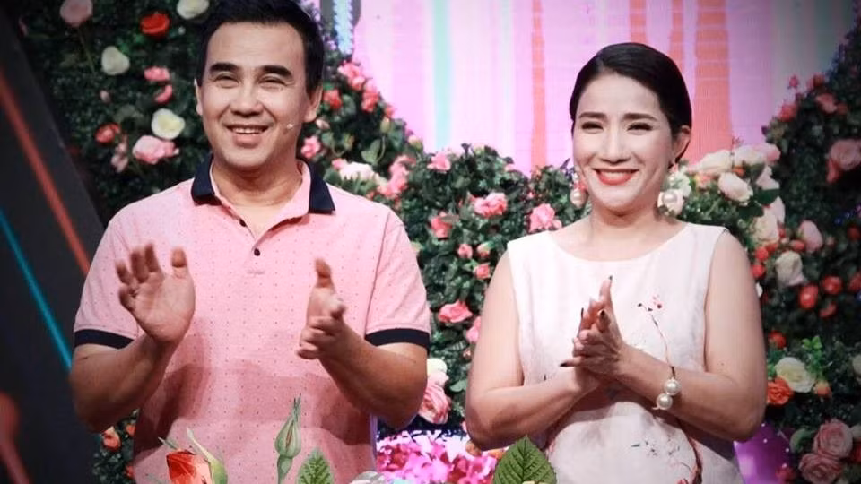 Khán giả bất ngờ vì mâu thuẫn chưa rõ ngọn ngành của "ông tơ - bà mối" Quyền Linh - Cát Tường từng gây tiếng vang khi dẫn chương trình Bạn muốn hẹn hò. Ảnh: MXH. Khán giả bất ngờ vì mâu thuẫn chưa rõ ngọn ngành của "ông tơ - bà mối" Quyền Linh - Cát Tường từng gây tiếng vang khi dẫn chương trình Bạn muốn hẹn hò. Ảnh: MXH.