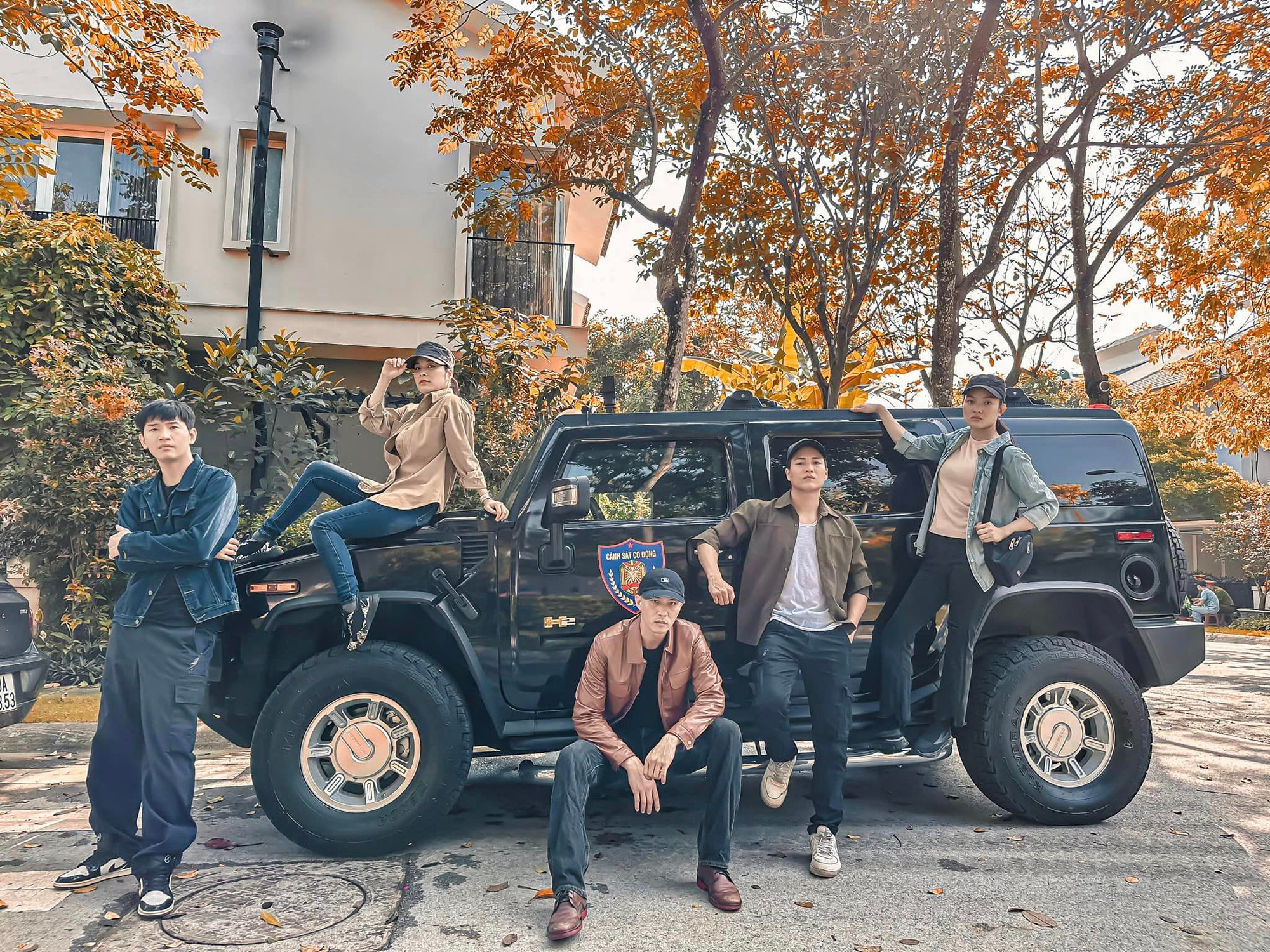 Minh Hương trong Đội điều tra số 7.