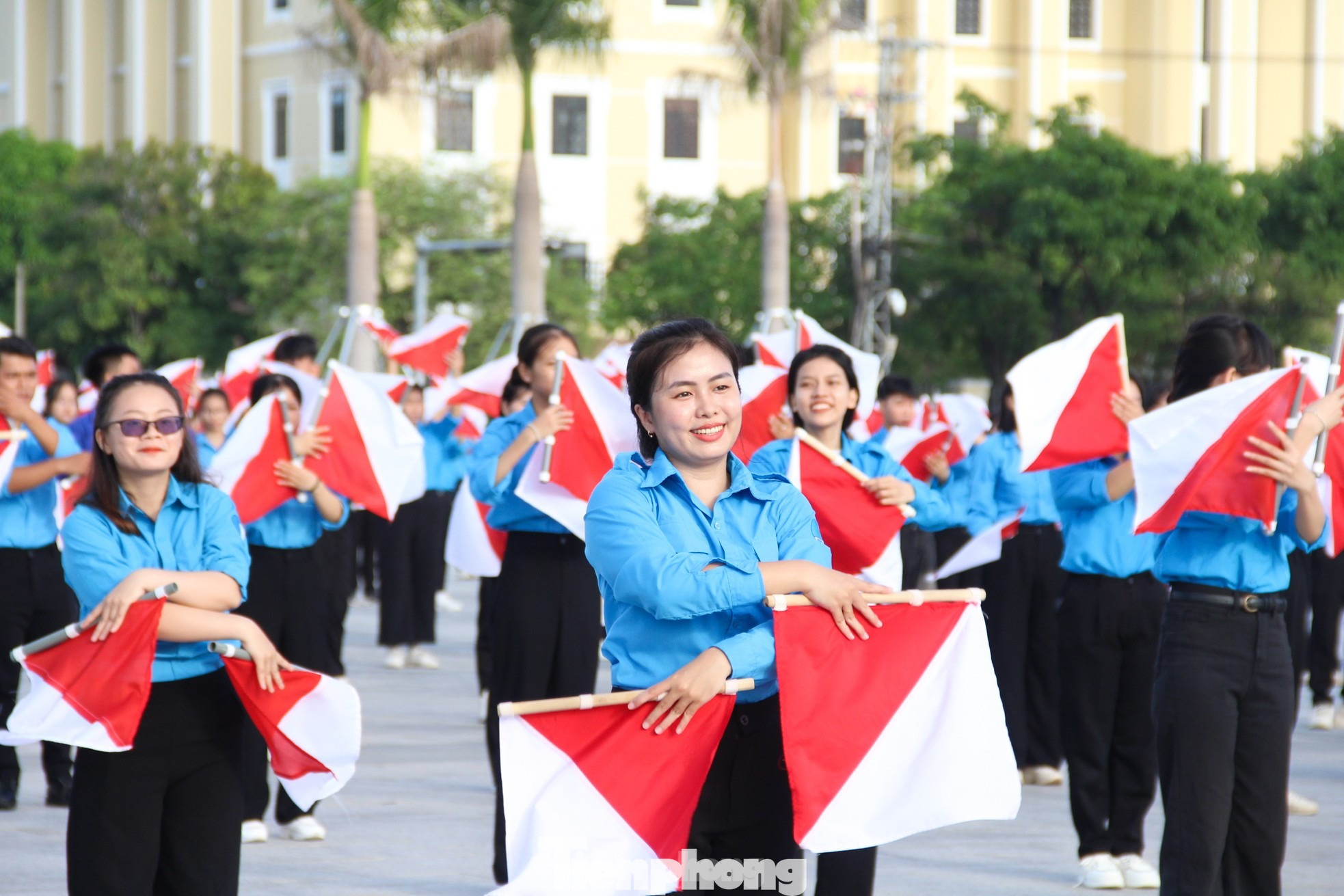 Chương trình “Sắc màu thanh niên” với sự tham gia của 1.000 hội viên, thanh niên toàn thành phố Đà Nẵng ngày 22/6/2024. Ảnh: Giang Thanh Chương trình “Sắc màu thanh niên” với sự tham gia của 1.000 hội viên, thanh niên toàn thành phố Đà Nẵng ngày 22/6/2024. Ảnh: Giang Thanh