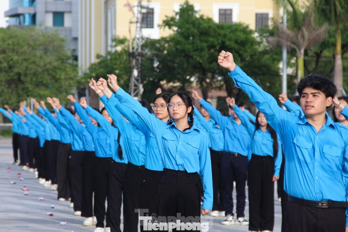 Chương trình “Sắc màu thanh niên” với sự tham gia của 1.000 hội viên, thanh niên toàn thành phố Đà Nẵng ngày 22/6/2024. Ảnh: Giang Thanh Chương trình “Sắc màu thanh niên” với sự tham gia của 1.000 hội viên, thanh niên toàn thành phố Đà Nẵng ngày 22/6/2024. Ảnh: Giang Thanh