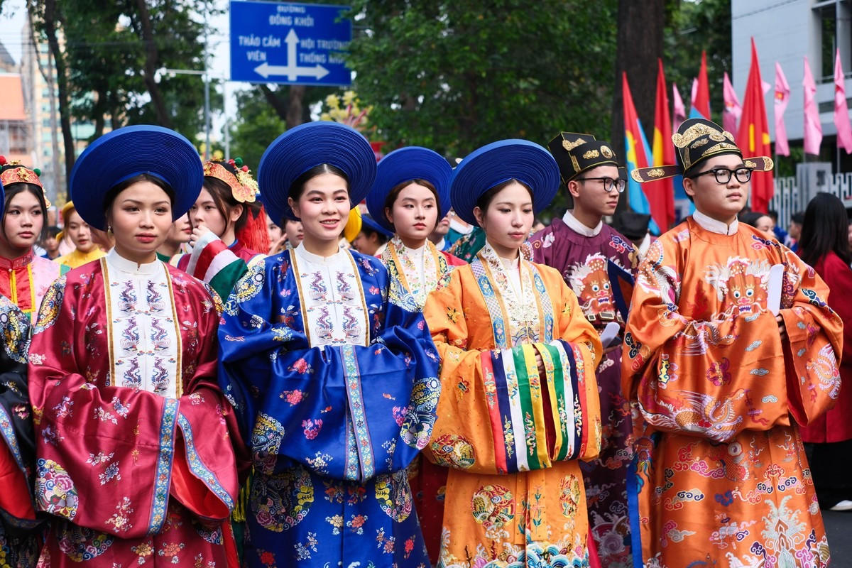 Đồng diễn Việt phục diễn ra đêm 22/3 tại TPHCM Đồng diễn Việt phục diễn ra đêm 22/3 tại TPHCM