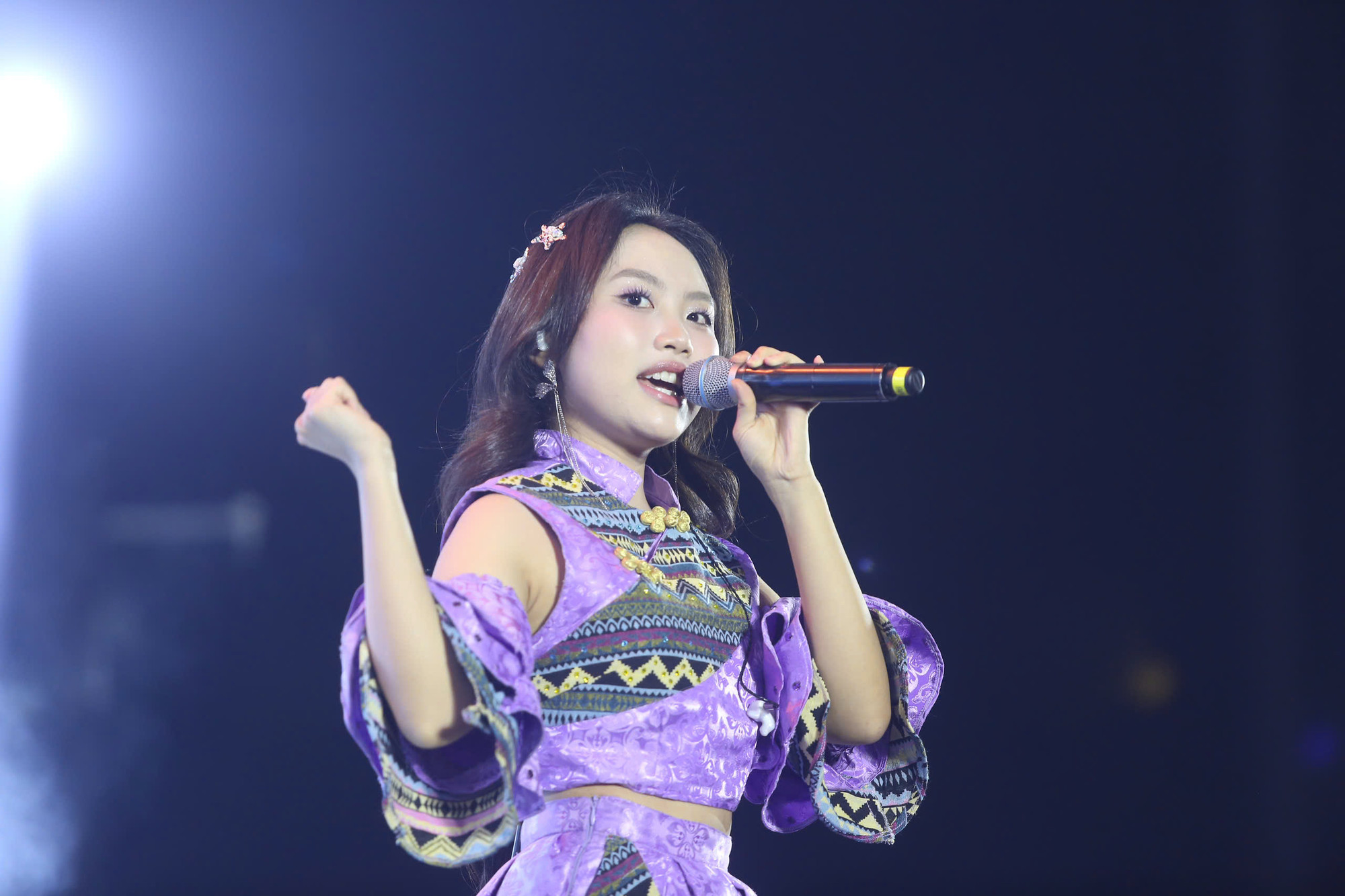 Phương Mỹ Chi hát và giao lưu với khán giả tại Ngày thẻ Việt Nam 2024. Ảnh: Tiền Phong Phương Mỹ Chi hát và giao lưu với khán giả tại Ngày thẻ Việt Nam 2024. Ảnh: Tiền Phong