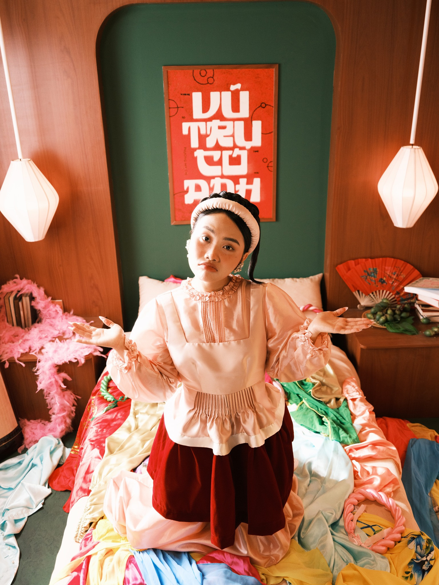 Phương Mỹ Chi chuyển hóa tình yêu văn hóa Việt Nam vào các tác phẩm âm nhạc, được đông đảo công chúng đón nhận. Phương Mỹ Chi chuyển hóa tình yêu văn hóa Việt Nam vào các tác phẩm âm nhạc, được đông đảo công chúng đón nhận.