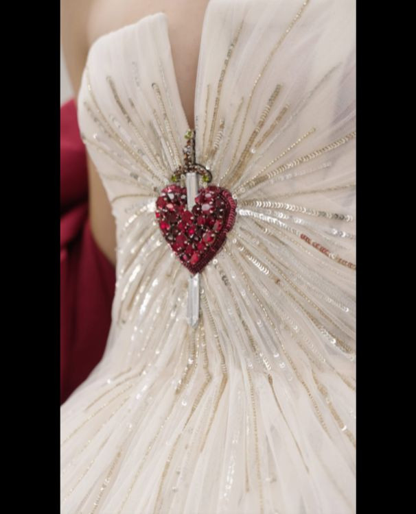 Điểm nhấn của chiếc váy mang biểu tượng tôn vinh tinh thần của bộ phim hoạt hình gốc. Ảnh: @paolo_sebastian