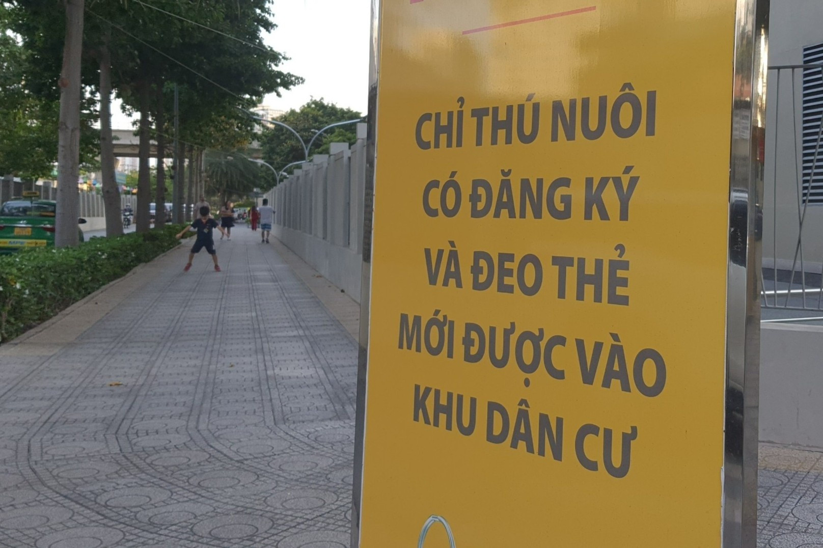 Chung cư Masteri Thảo Điền (TP Thủ Đức) yêu cầu thú nuôi phải đăng ký và có "mã định danh" mới được vào khu dân cư. Ảnh: Anh Nhàn. Chung cư Masteri Thảo Điền (TP Thủ Đức) yêu cầu thú nuôi phải đăng ký và có "mã định danh" mới được vào khu dân cư. Ảnh: Anh Nhàn.