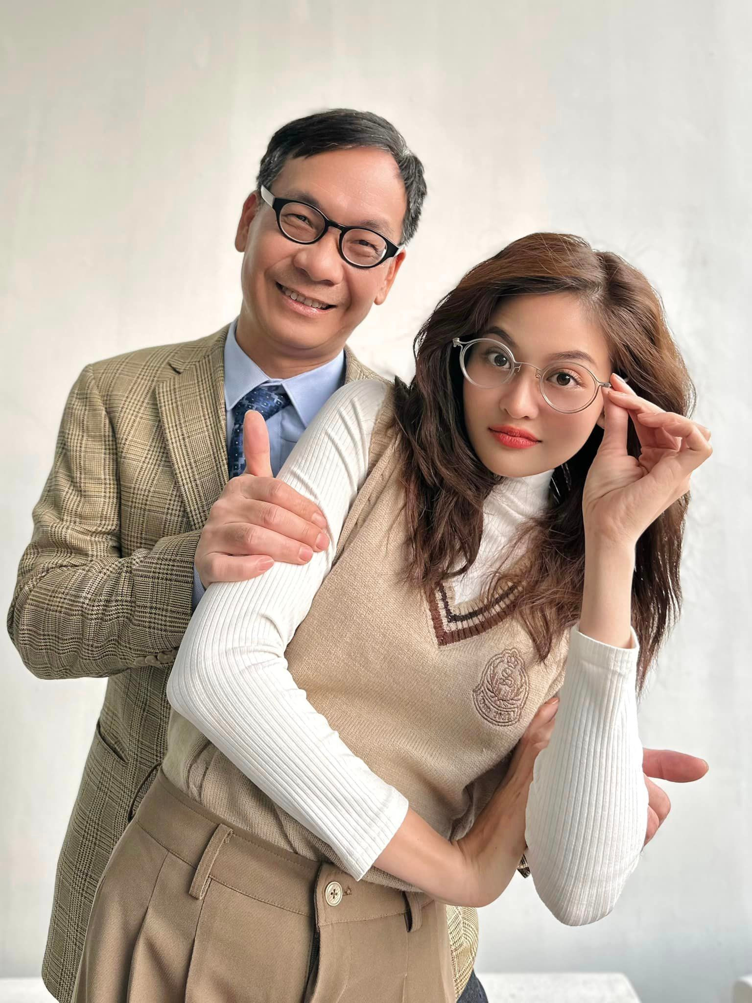 Diễn viên Đức Khuê và Thùy Anh từng đóng bố - con trong Bộ tứ 10A8. Ảnh: FBNV. Diễn viên Đức Khuê và Thùy Anh từng đóng bố - con trong Bộ tứ 10A8. Ảnh: FBNV.