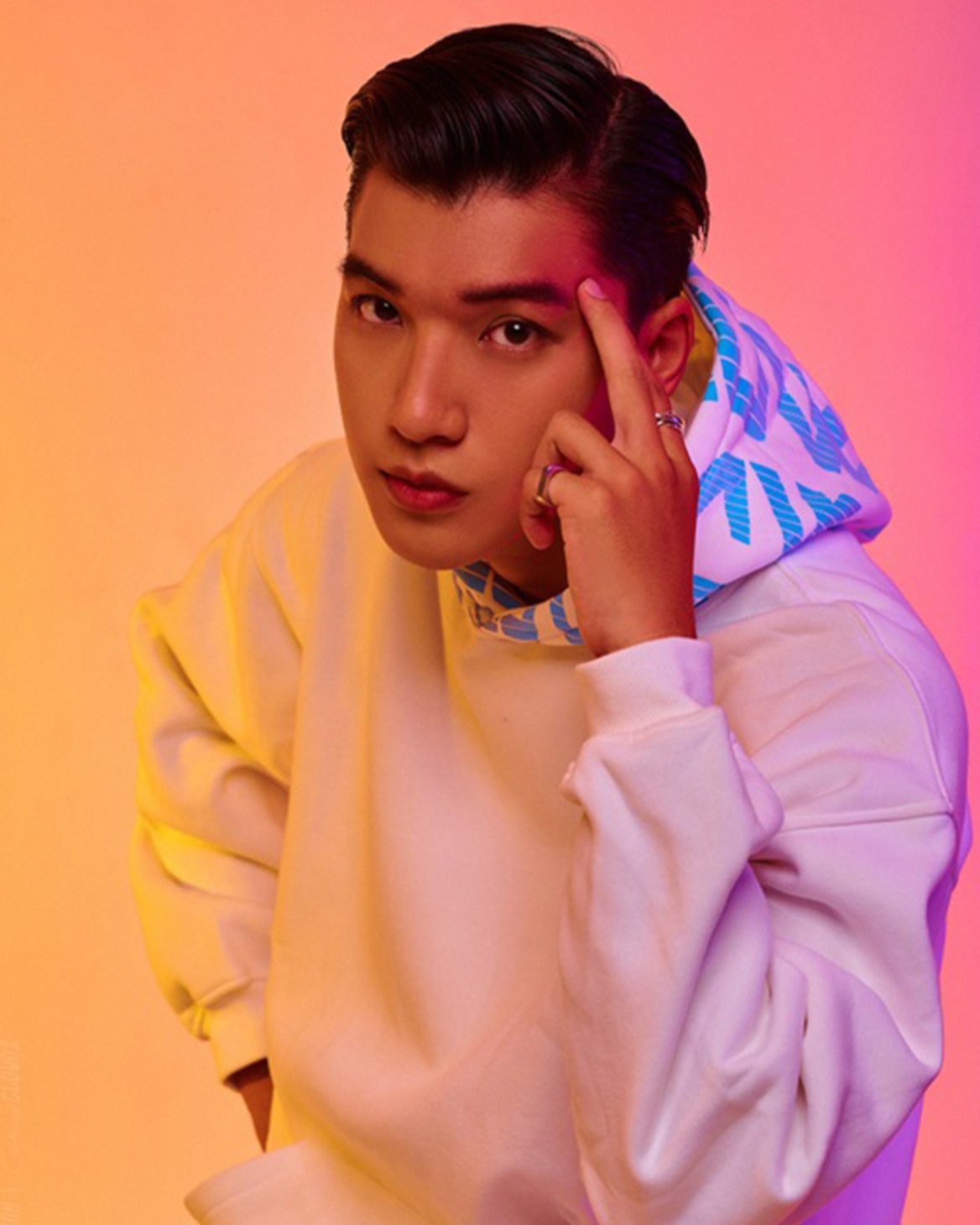 Hieuthuhai úp mở chuyện chia tay bạn gái trước khi ra mắt sản phẩm.