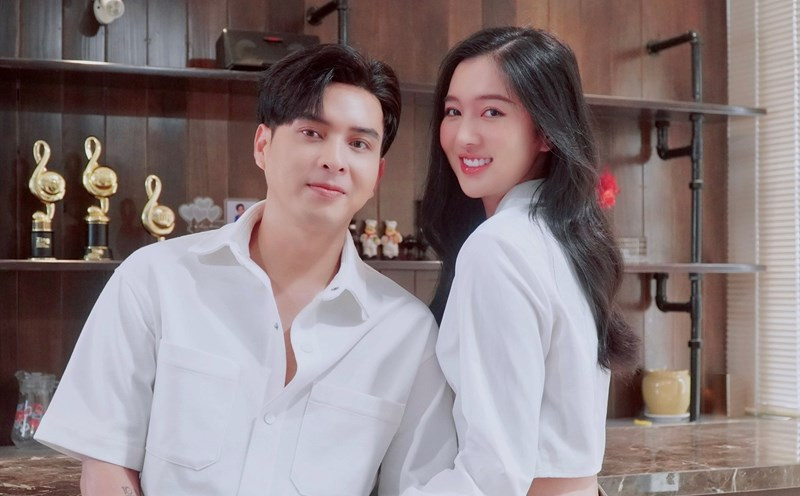 Hồ Quang Hiếu công khai bạn gái để thu hút sự quan tâm của công chúng.