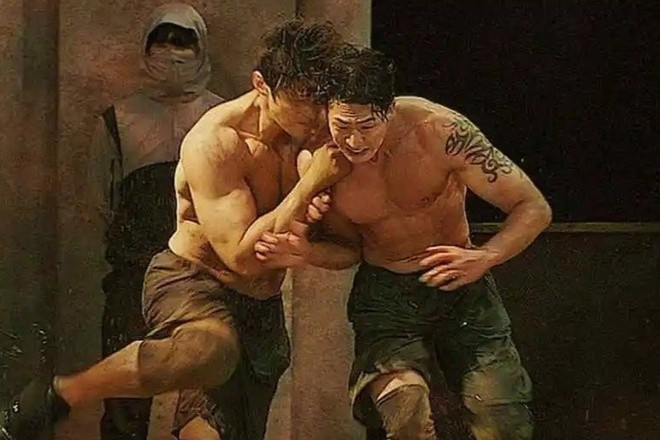 Physical 100 có nhiều ngôn từ tục tĩu.