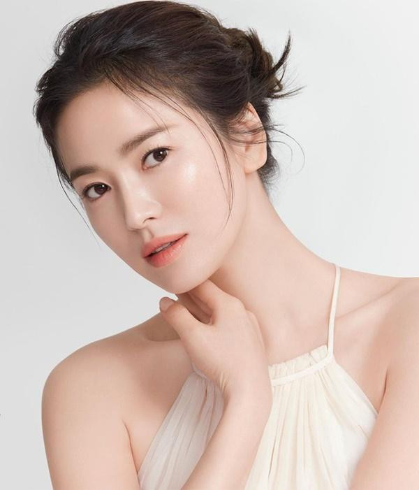 Song Hye Kyo phá bỏ hình ảnh ngọc nữ trong The Glory. Song Hye Kyo phá bỏ hình ảnh ngọc nữ trong The Glory.