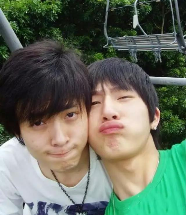 Tỉnh Bách Nhiên, Phó Tân Bác từng khiến công chúng thắc mắc về mối quan hệ.